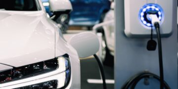 Lo estás haciendo mal: aumenta un 70% la vida de tu coche eléctrico cargándolo de esta manera