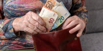 Aumento de la pensión mínima en España a partir del 1 de enero de 2025: esta es la cantidad exacta neta que recibirán los jubilados