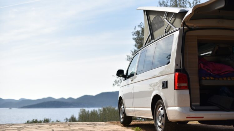 Olvídate de reformar tu furgoneta vieja: puedes comprarte una por menos de 20.000 euros a partir de esta fecha 1 Olvídate de reformar tu furgoneta vieja: puedes comprarte una por menos de 20.000 euros a partir de esta fecha