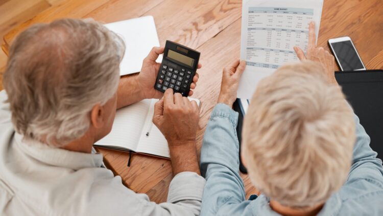 Los afortunados que van a recibir más de 3.000 euros al mes en su pensión a partir de enero de 2025 1 Nuevos cambios en la edad de jubilación: estas son todas las personas que podrán jubilarse en 2025 cobrando la pensión completa