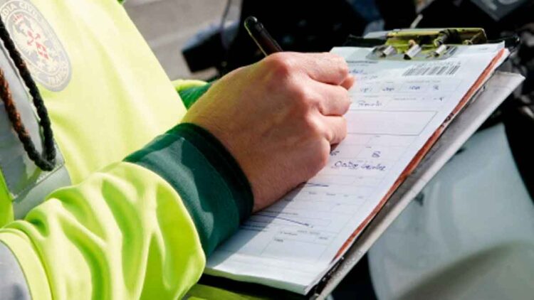 Ni alcohol ni exceso de velocidad: esta es la nueva multa de 200€ que más está imponiendo la DGT 1 Ni alcohol ni exceso de velocidad: esta es la nueva multa de 200€ que más está imponiendo la DGT