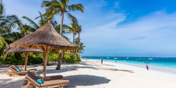 Trabajo fijo y casa gratis en un pueblo con playa: esta empresa ofrece oportunidades laborales con muy buenas condiciones