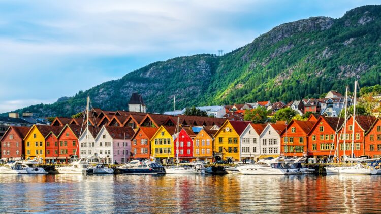 El país europeo que está buscando trabajadores españoles: más de 5.000 euros mensuales en algunas de sus ofertas laborales 1 país