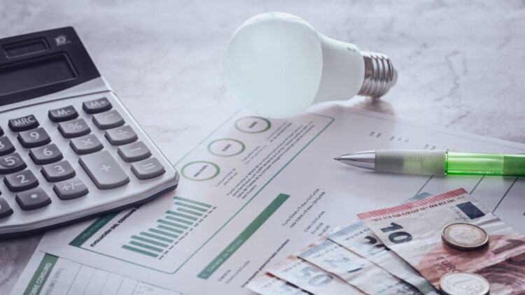 Giro de 180 grados en la factura de la luz en 2025: muy malas noticias para todos los hogares españoles 1 Factura de la luz