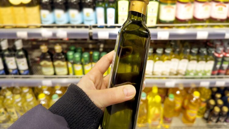 Giro de 180 grados en el precio del aceite de oliva: tienes que pasarte por estos supermercados ya 1 Precio aceite de oliva