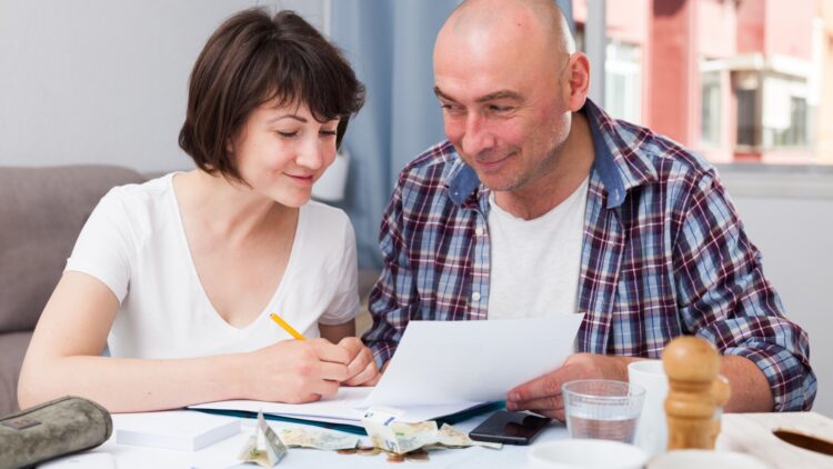 Cómo ahorrar más de 7.500 euros en la declaración de la Renta: solo tendrás que cumplir estos requisitos 1 Renta