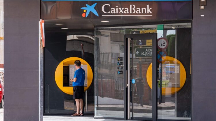 Giro de 180 grados en los cajeros de CaixaBank: el dinero en efectivo desaparecerá para siempre 1 cajeros caixabank