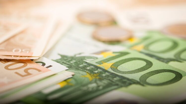 Atención a tu cuenta bancaria a final de mes: estas son las cantidades que debes recibir si cobras una pensión 1 Atención a tu cuenta bancaria a final de mes: estas son las cantidades que debes recibir si cobras una pensión