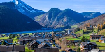 Casa gratis en los Alpes más 30.000 euros al año: el SEPE publica una nueva oferta de trabajo y estos son los requisitos