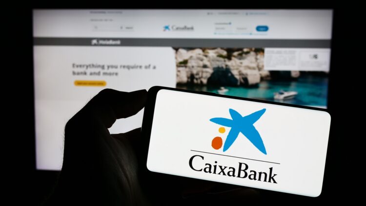 Mucho cuidado si eres cliente de CaixaBank: la nueva estafa con la que pueden quitarte todo tu dinero 1 estafa