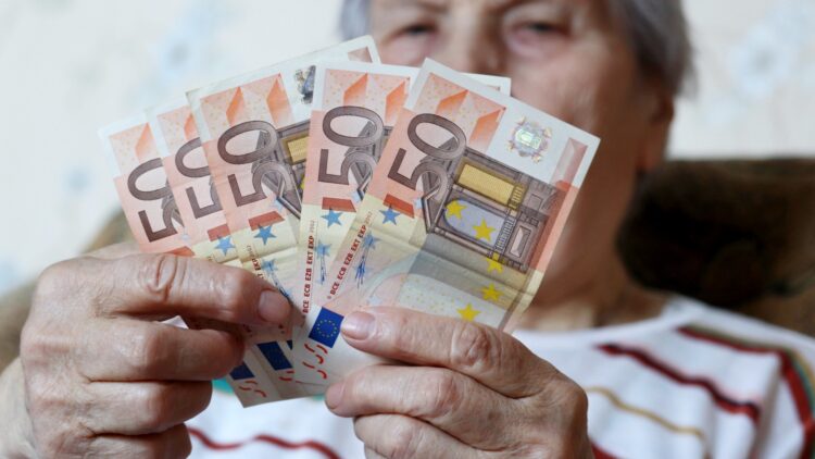 Hacienda va a devolver un dineral a estos jubilados: así puedes saber si eres uno de los afortunados 1 Hacienda va a devolver un dineral a estos jubilados: así puedes saber si eres uno de los afortunados