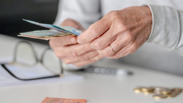 Así van a quedar las pensiones en España a partir del día de hoy: el Gobierno lo ha hecho oficial 1 pensiones subida