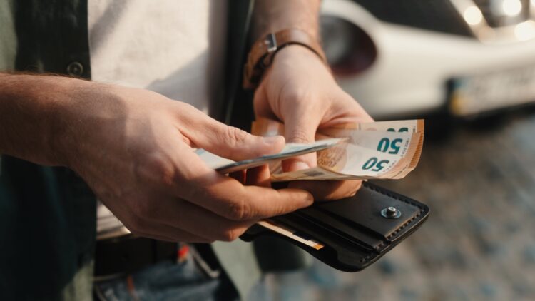 El SEPE está dando 600 euros de ayuda a las personas que cumplan estos requisitos 1 El SEPE esta dando 600 euros de ayuda