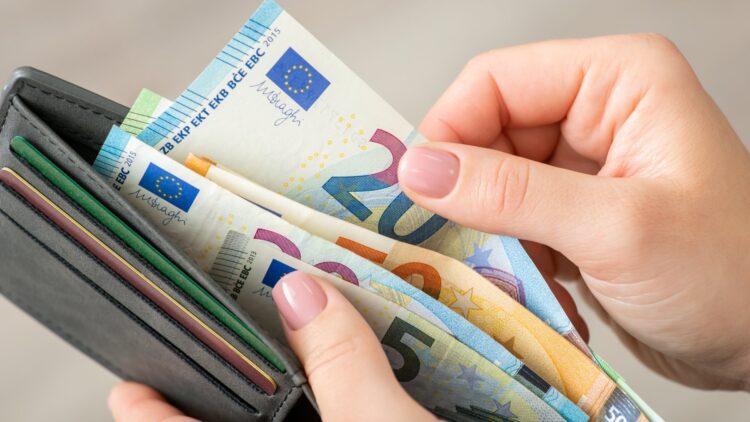 Nueva ayuda de 200 euros por hijo: cuándo entrará en vigor 1 ayuda de 200 euros por hijo