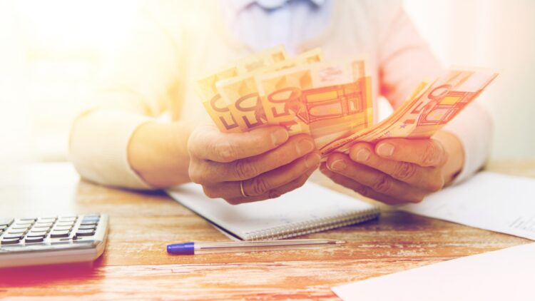 ¿Tienes más de 52 años? Estas son todas las ayudas que vas a poder solicitar 1 ayudas que se pueden pedir con 52 anos