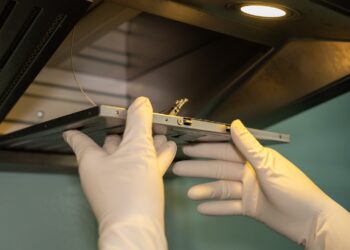 El truco para limpiar la campana de la cocina