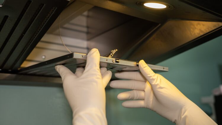 El truco para limpiar la campana de la cocina: tienes todos los ingredientes en casa 1 El truco para limpiar la campana de la cocina