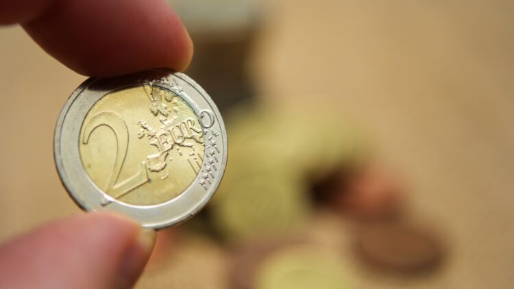 Esta moneda de 2 euros bastante común cuesta 400 euros en el mercado. Lo mejor es que puedes tenerla ahora mismo en tu monedero 1 Esta moneda de 2 euros cuesta 400 euros