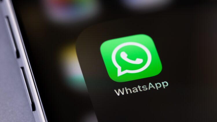 Pánico por la última estafa que te puede vaciar la cuenta del banco: lo hacen por Whatsapp 1 Te puede vaciar la cuenta del banco: lo hacen por Whatsapp