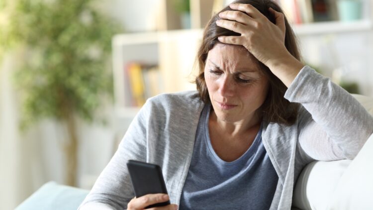 Mucho cuidado si te llega un mensaje de tu banco: la nueva estafa que te quitará el dinero de tu cuenta bancaria 1 La nueva estafa que te quitará el dinero de tu cuenta bancaria