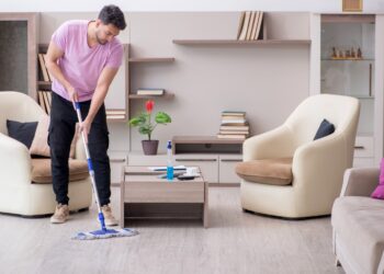 Vas a tirar la fregona a la basura