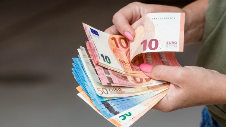 Confirmada la nueva ayuda del SEPE: hasta 480 euros al mes cumpliendo estos requisitos 1 Confirmada la nueva ayuda del SEPE: hasta 480 euros al mes