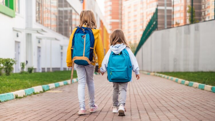 No dejes ir a tu hijo al colegio solo antes de esta edad