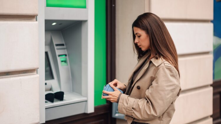 Qué pasa si el cajero automático no te da los billetes: esto es lo que debes hacer 1 Que pasa si el cajero automatico no te da los billetes