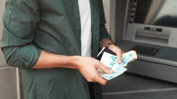 Hasta 3.000 euros si cumples estos requisitos: la nueva ayuda que el SEPE ha puesto en marcha 1 La nueva ayuda que el SEPE ha puesto en marcha