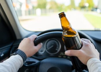 Esto es lo que debes beber si no quieres dar positivo en un control de alcohol: los límites cambian de nuevo