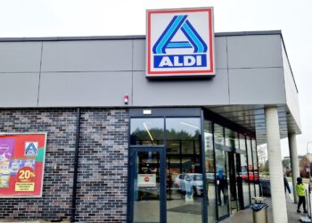 ¿Cobrar por entrar al supermercado? La nueva medida que pone en marcha Aldi
