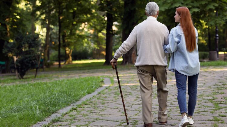 La ayuda por convivir con mayores de 65 años: requisitos y cómo solicitarla 1 La ayuda por convivir con mayores de 65 años