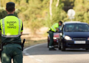 ¿Qué ocurre si no llevo el carnet de conducir en un control? Esto es lo que dice la DGT