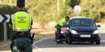¿Qué ocurre si no llevo el carnet de conducir en un control? Esto es lo que dice la DGT