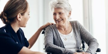 Cuidar a un familiar tiene beneficios en la Seguridad Social