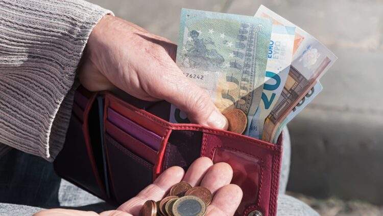 Si superas estos ingresos, te bajarán tu pensión: la Seguridad Social ha lanzado el aviso 1 Si superas estos ingresos, te bajarán tu pensión