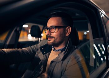 Adiós a conducir tu coche con gafas y lentillas