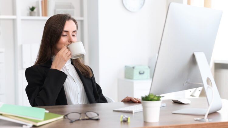 El Estatuto de los Trabajadores lo confirma: este es el tiempo de descanso que te corresponde según tu jornada laboral 1 El tiempo de descanso que te corresponde según tu jornada laboral