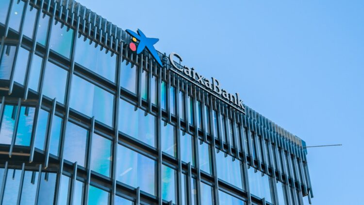 El plazo para solicitar tu beca a La Caixa ha comenzado: estos son los requisitos que debes cumplir 1 El plazo para solicitar tu beca a La Caixa ha comenzado: estos son los requisitos que debes cumplir