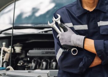 No debes hacer jamás cuando lleves el coche a un taller. Un mecánico lo desvela