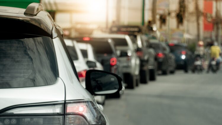 Estacionar lejos del bordillo de la acera: la DGT se pone seria y anuncia multas de 80 euros 1 La DGT se pone seria y anuncia multas de 80 euros
