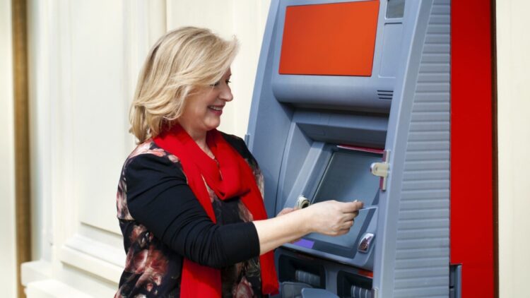 Confirmado: los días que los jubilados recibirán sus pensiones dependiendo del banco al que pertenezcan 1 Confirmado: los días que los jubilados recibirán sus pensiones