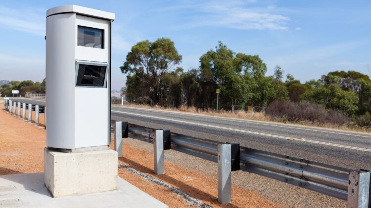 Se desvela el truco para detectar radares fijos en la carretera: la DGT muy enfadada 1 Se desvela el truco para detectar radares fijos en la carretera