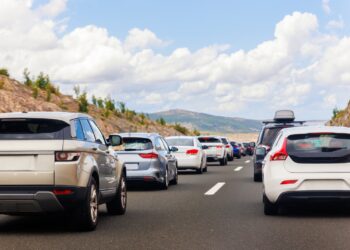 La DGT se lo prohíbe a estos conductores