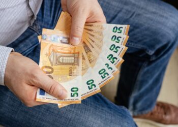 Estoy de baja laboral en mi empresa: ¿voy a cobrar la paga extra de verano?