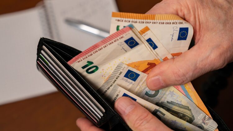 Hoy mismo sus clientes recibirán el pago del paro