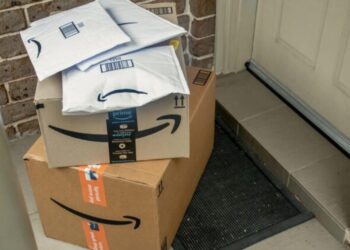 Estafa del 'cobro revertido' que los cacos están utilizando en Amazon