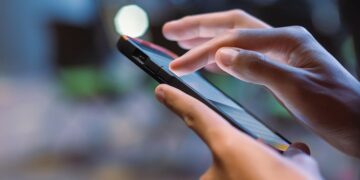 Desconectar este ajuste oculto en tu móvil antes de salir de casa te ahorrará problemas y batería