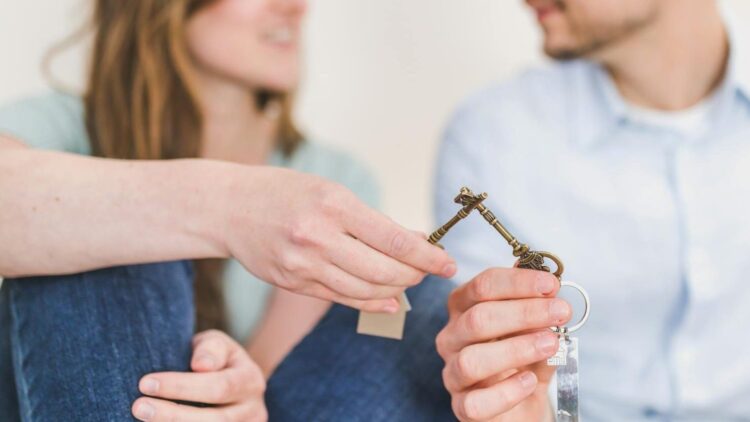 Adiós a los sueños imposibles: el Gobierno dará hasta 30.000 euros a los jóvenes para su primera vivienda 1 El Gobierno dará hasta 30.000 euros a los jóvenes