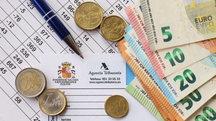 No, tu vecino no te está mintiendo: esta es la razón de que Hacienda le haya devuelto ya a él y a ti no 1 Esta es la razón de que Hacienda le haya devuelto ya a él y a ti no